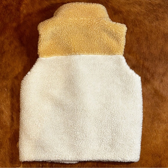 Gap Kids Sherpa Vest - Size 5 - Picture 2 of 5